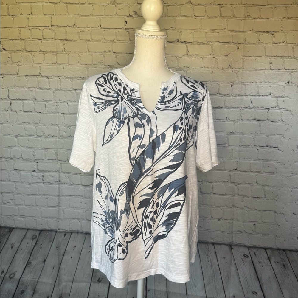 {Chico’s} White and Navy Floral Print Top